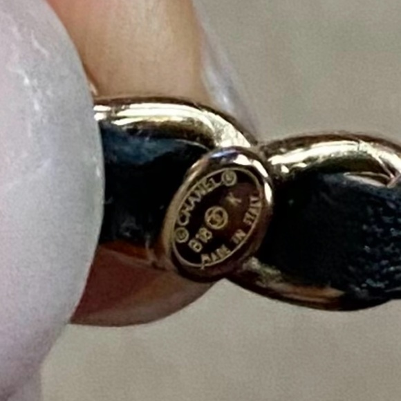 CHANEL Leather & Metal Chain Brooch from 2018 - Picture 9 of 9